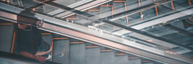 画像：インフレと金利上昇のダブルパンチ！下りのエスカレーターから脱出しよう！